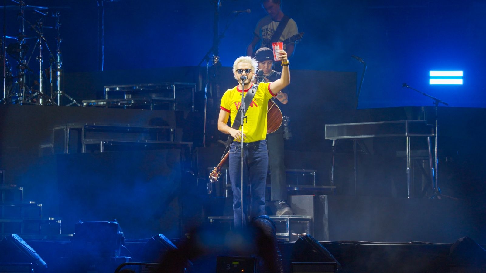 Morat le pide permiso a tu jefe para salir temprano del trabajo y disfrutar del Tecate Emblema