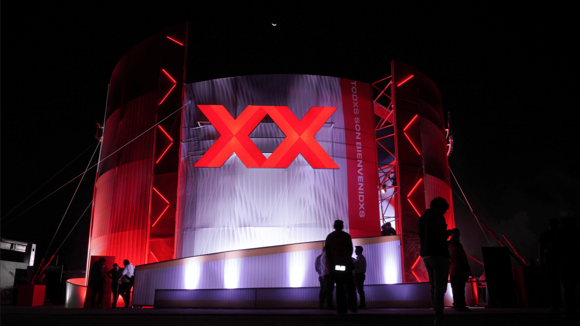 Dos Equis sorprende en EDC México 2026 con su experiencia de brazos robóticos